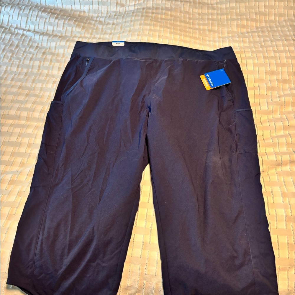 Columbia Navy Women's Capri Pants NWT